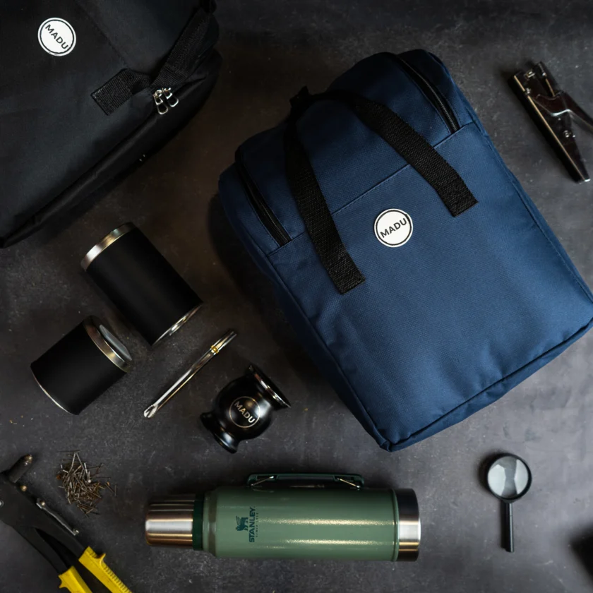 Bolsos, mochilas y mates Madu fabricados en Argentina para venta mayorista y regalos empresariales