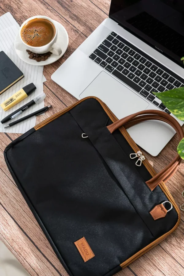 Maletin Porta Notebook 15.6 Organizador Impermeable Negro Exclusivo - Image 2