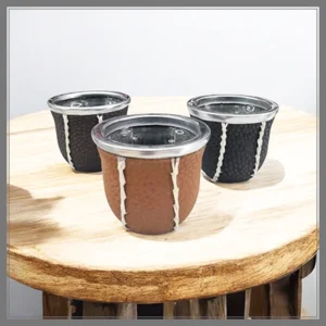 MATE DE VIDRIO FORRADO EN SIMIL CARPINCHO