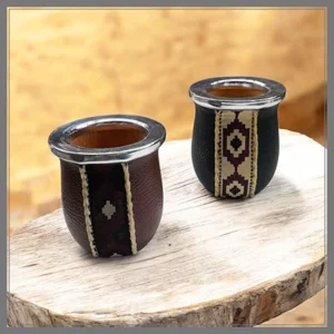 MATE DE MADERA FORRADO CON GUARDA PAMPA Y LISO