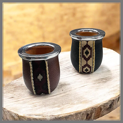 MATE DE MADERA FORRADO CON GUARDA PAMPA Y LISO