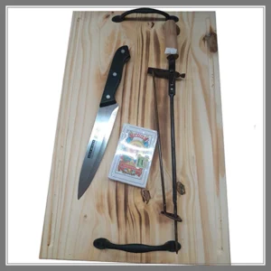 Tabla de Pino de 30 X 48 C/ Cuchillo de 7, Naipes y Tenedor Expul Largo - Madu