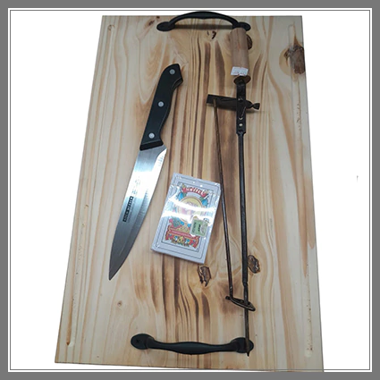 Tabla de Pino de 30 X 48 C/ Cuchillo de 7, Naipes y Tenedor Expul Largo - Madu