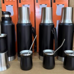 Termo 1,3 L con guampa 160 ml negro · Caja x20
