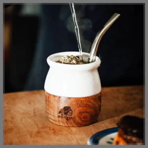 Mate Quechua Diseñado en Ceramica Arriba y Madera en su Base - Madu