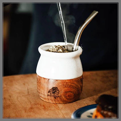 Mate Quechua Diseñado en Ceramica Arriba y Madera en su Base - Madu