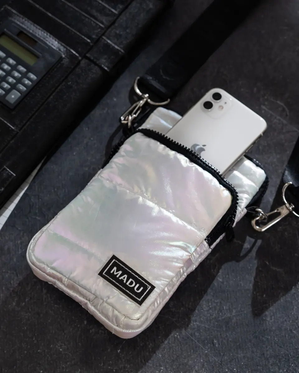 Bandolera Matelasse Porta Celular Unisex Dos Cierres Madu - Image 3