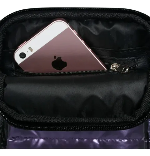 Bandolera Matelasse Porta Celular Unisex Dos Cierres Madu Color Violeta Oscuro Metalizado Liso Níquel Negro - Image 3