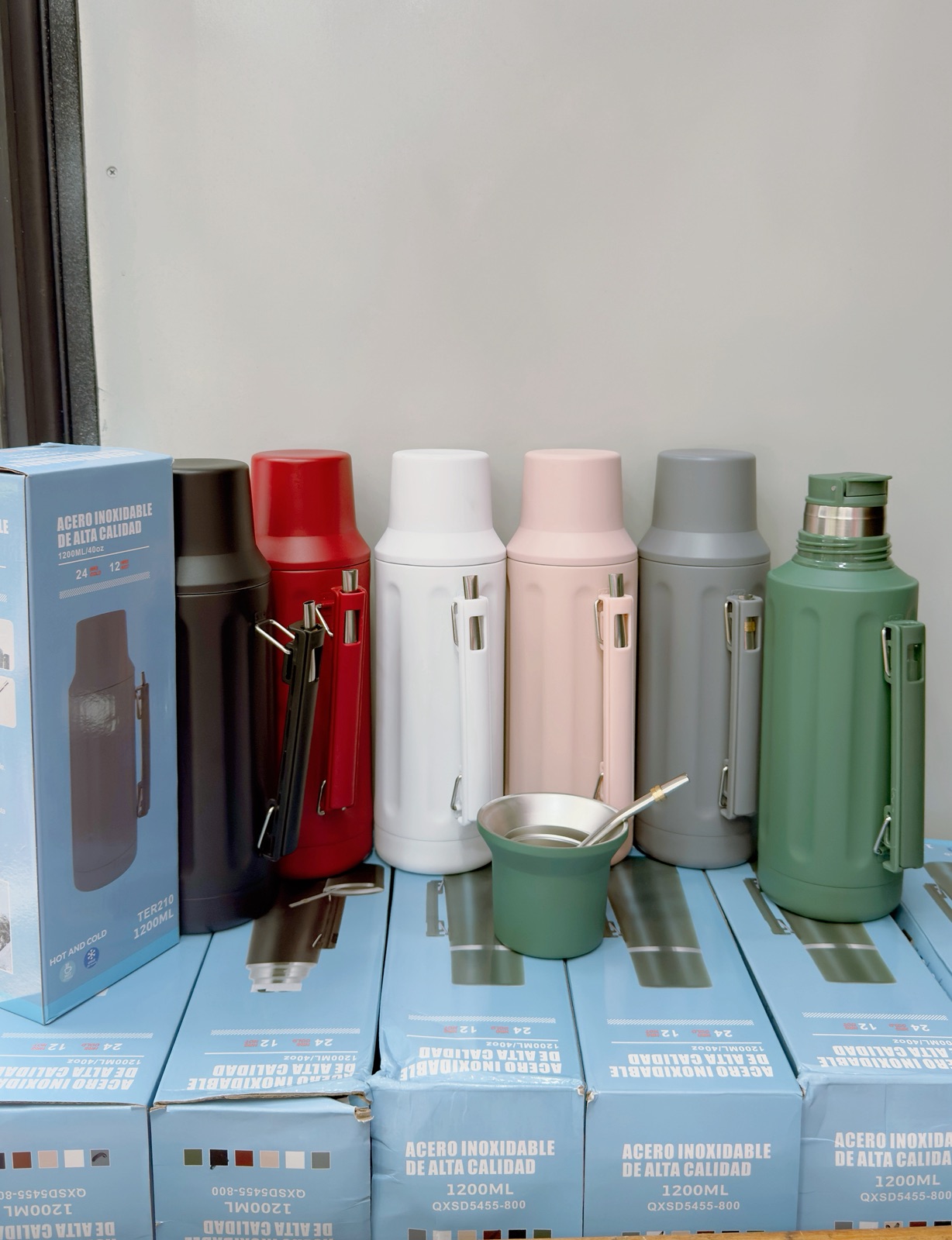 Termo 1200ml Tapa Mate y Bombilla Tapon System Negro - BULTO CERRADO X 24 UNIDADES